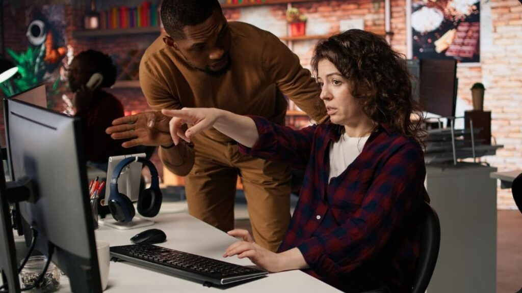 programgeeks key features to look for