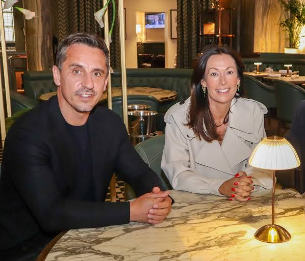 gary neville wife